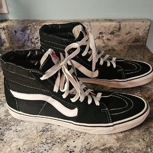 Vans Black and White Unisex Skater Shoes 10.5 Men / 12 Women